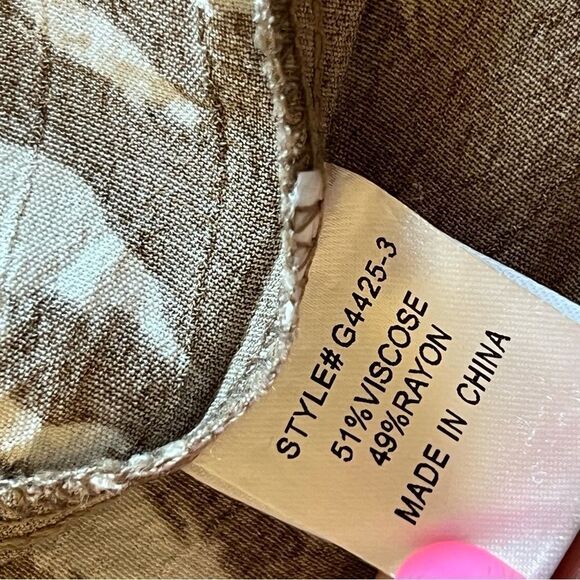 Jodifl Boutique Tan White Animal Style Print Short Sleeve Button Up Blouse Sz L - Picture 9 of 11